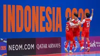 Para pemain Timnas Futsal Indonesia berselebrasi setelah membobol jala Jepang pada semifinal Piala Asia Futsal 2026 di Indonesia Arena, Jakarta, Kamis (5/2/2026). (Bola.com/Bagaskara Lazuardi)