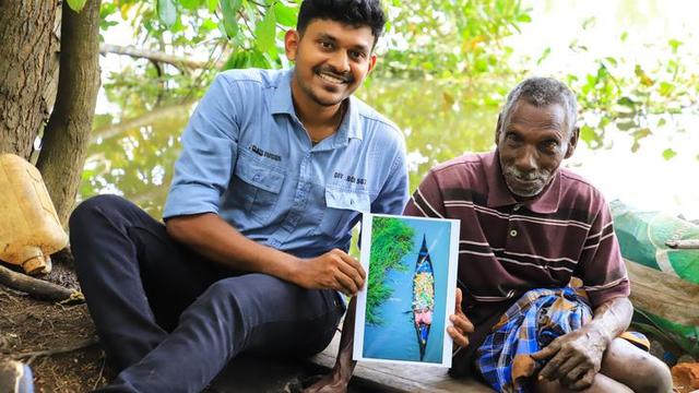 Pria Disabilitas Bersihkan Sampah di Sungai Selama Bertahun-tahun Pakai Perahu, Kisahnya Viral