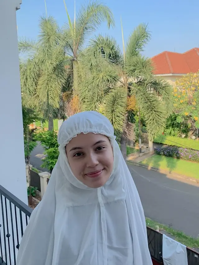 Potret Anggika Bolsterli Kenakan Hijab Curi Perhatian. (Sumber: Instagram/anggikabolsterli)