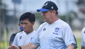 Penjelasan FIFA Terkait Sanksi untuk Persib akibat Kasus dengan Robert Alberts