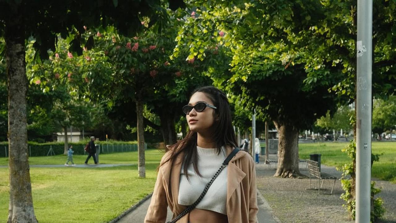 6 Potret Azizah Salsha Pamer Perut Rata, Story Terbarunya Diduga Klarifikasi Kabar Hamil