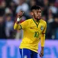 Neymar seakan tak berhenti cetak gol baik bersama Brasil maupun Barcelona.