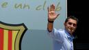 Pelatih baru Barcelona, Ernesto Valverde, diperkenalkan di Stadion Camp Nou, Barcelona, Rabu (31/5/2017). Mantan pelatih Athletic Bilbao ini didaulat menggantikan posisi Luis Enrique. (AFP/Lluis Gene)