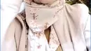Tuty Wibowo sebenarnya bukan nama baru di industri dangdut Tanah Air. Ia pernah populer lewat single “Hidup Di Antara Dua Cinta” yang beraliran dangdut klasik. Single ini muncul di album kompilasi Dangdut Ngetred rilisan perusahaan rekaman Ira Puspita Record. Kala itu “Hidup Di Antara Dua Cinta” merambah tangga lagu di ratusan radio di Indonesia. (Foto: Dok. Instagram @tuty_wibowo)