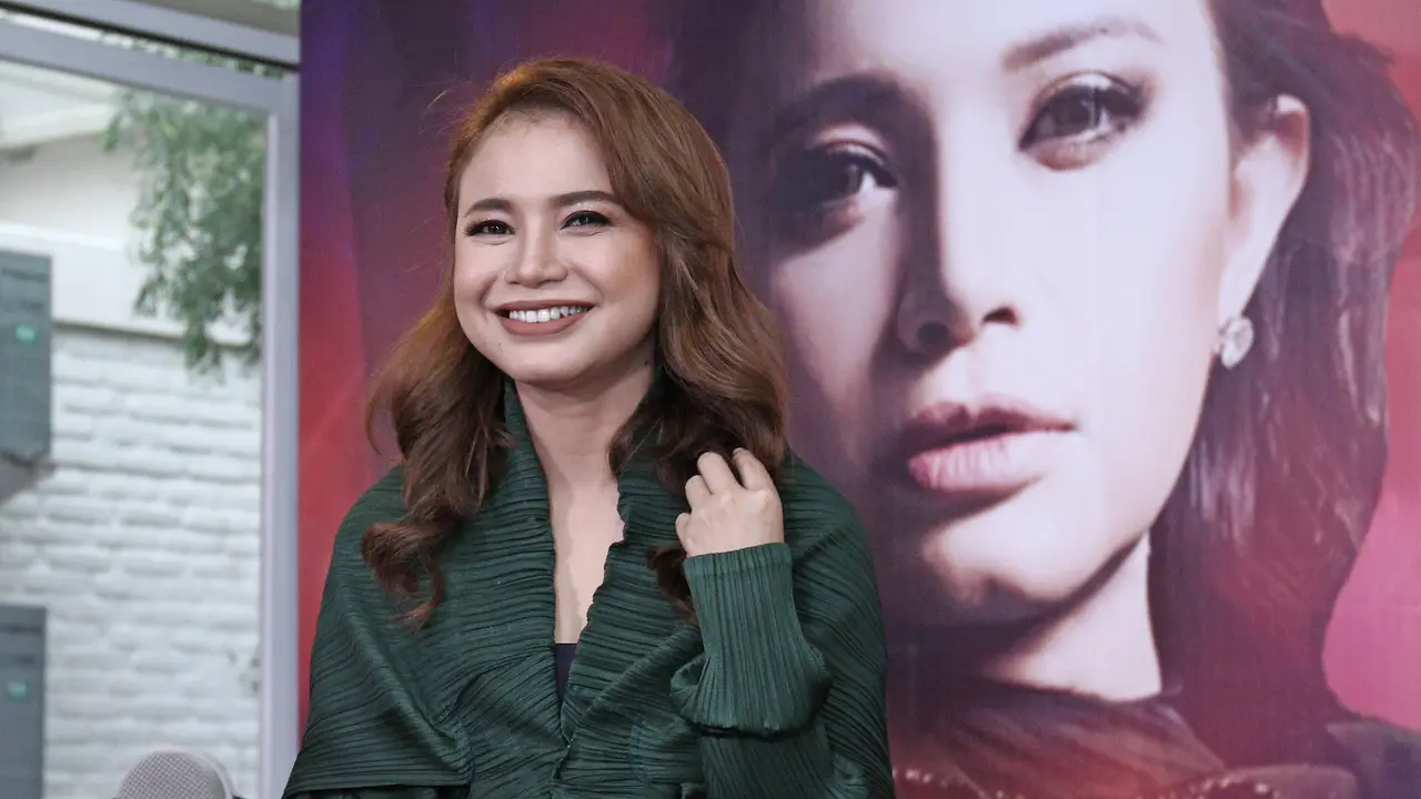 Penyanyi Rossa saat jumpa press New Year's the Patra Bali di Jakarta, Rabu (22/11/2017). Rossa akan mengisi acara di New Year's the Patra Bali resort & villas "A New Chapter Concert"
