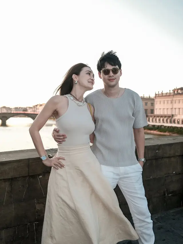 7 Gaya Couple Luna Maya dan Maxime saat Honeymoon di Italia/  Instagram @lunamaya dan @bouttier_maxime