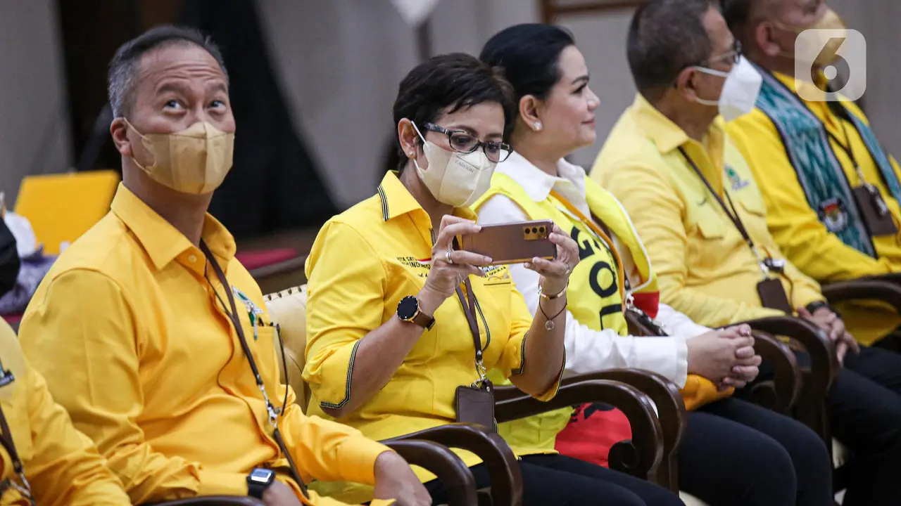 Airlangga Hartarto Pimpin Pendaftaran Partai Golkar ke KPU