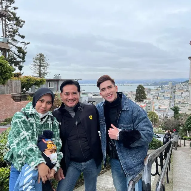 Verrell Bramasta Liburan Keluarga