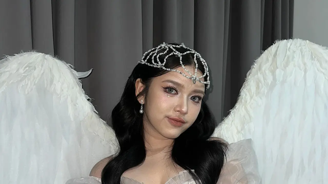 Pesona Cantik Tiara Andini Tampil Totalitas Jadi Malaikat Bersayap Saat Rilis Album Baru