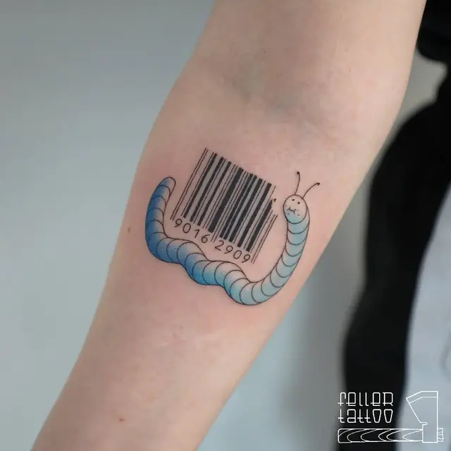Perempuan Ini Tato Barcode Kaleng Minuman di Lengan