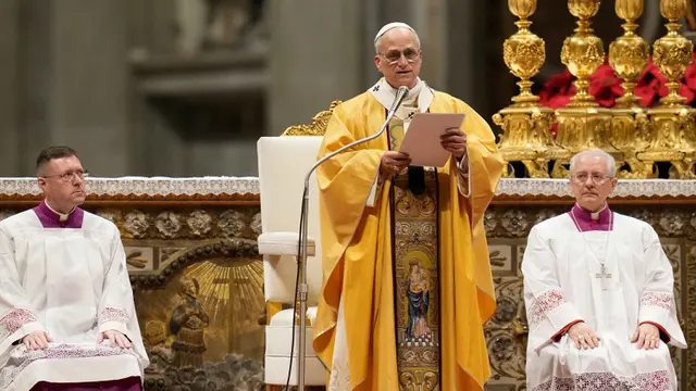 Misa Natal Perdana: Paus Leo XIV Serukan Perdamaian, Bela Kaum Papa dan Terlupakan