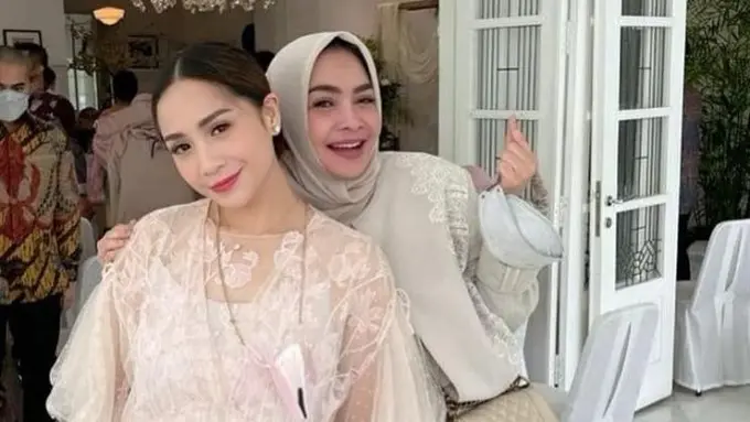 Rieta Amilia dan Nagita Slavina (Instagram/rieta_amilia)