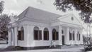 Gereja Penabur di Gladag, Solo sekitar tahun 1900an. Gereja ini dibangun pada tahun 1832 yang masih digunakan hingga kini. (Source: Twitter/@potretlawas)