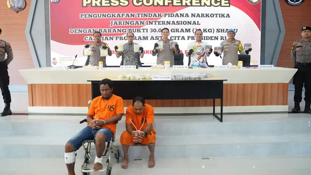 Konferensi pengungkapan 30 kilogram sabu oleh Direktorat Reserse Narkoba Polda Riau.