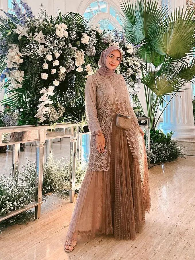Inspirasi Busana Pesta Hijab Kekinian