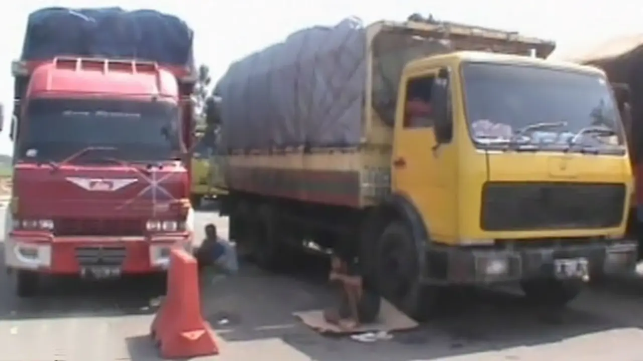 Pasca Jembatan Comal Roboh - Liputan6 Petang
