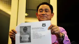 MA ditangkap setelah dilaporkan tim kuasa hukum Jokowi karena mengedit gambar Jokowi dan Megawati kemudian ditempelkan ke sejumlah foto model porno lalu disebarkan melalui media sosial Facebook, Jakarta, Rabu (29/10/2014). (Liputan6.com/Johan Tallo)