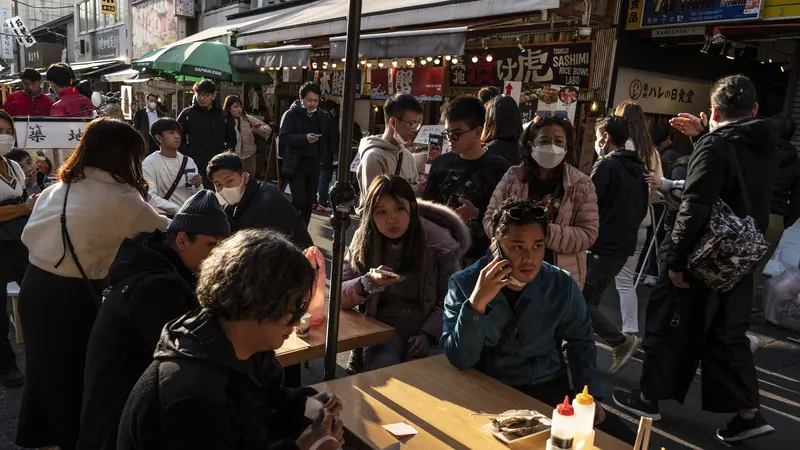 Suasana Pasar Ikan Tsukiji di Tokyo Menjelang Tahun Baru