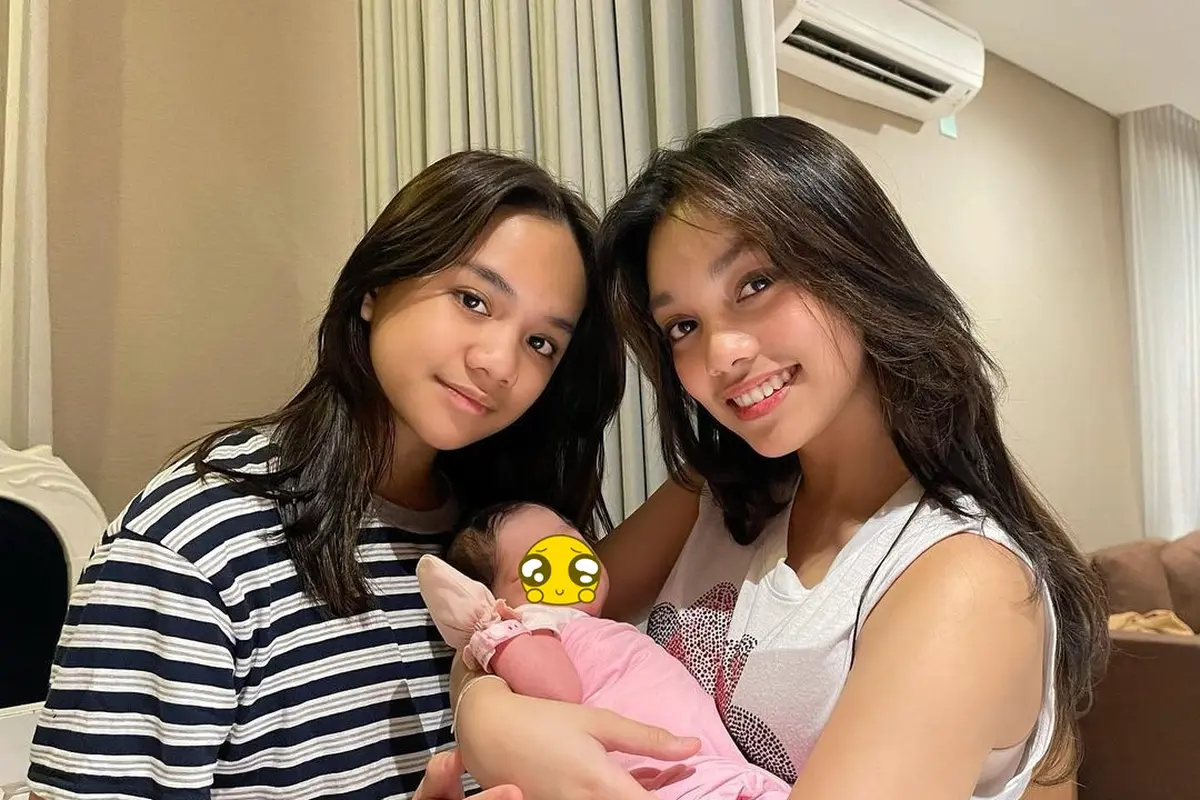 6 Potret Naura Ayu dan Neona Ayu Momong Adik Bungsu, Kompak Banget