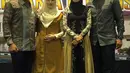 Adelia bersama suaminya, Sigit Purnomo saat bersilaturahmi dengan Kapolda Sulawesi Tengah yang baru diangkat. (Instagram/@adeliapasha)