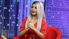 Maksud hati ingin tampil beda, tapi Jenita Janet justru disangka badut oleh anak-anak. 