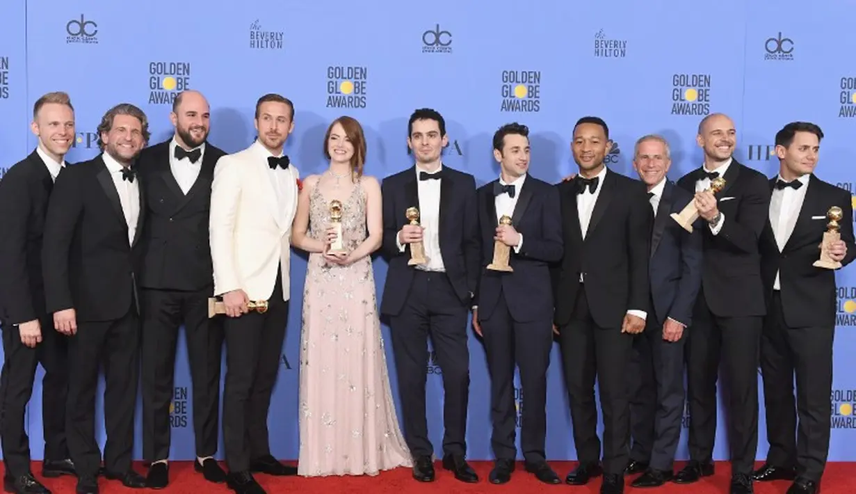 Menyisipkan sebuah pesan dalam pidatonya, intinya Emma Stone mengatakan bahwa mimpi bukan hanya sekedar mimpi belaka. Namun sebuah impian dapat selalu diwijudkan oleh sang pemimpi. (AFP/Bintang.com)