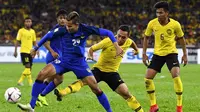 Playmaker Timnas Thailand, Sanrawat Detchmitr (29), saat melawan Malaysia pada leg pertama semifinal Piala AFF 2018. (Bola.com/Dok. AFF Suzuki Cup)