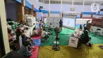 Panitia Pemungutan Suara (PPS) dan Petugas Panitia Pemilihan Kecamatan (PPK) Senen bersama pihak terkait melakukan rekapitulasi suara tingkat Kecamatan di GOR Senen, Jakarta Pusat, Sabtu (17/2/2024). (Liputan6.com/Angga Yuniar)