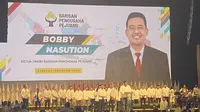 Wali Kota Medan sekaligus menantu Presiden Joko Widodo (Jokowi) Bobby Nasution memimpin deklarasi Prabowo-Gibran oleh Barisan Pengusaha Pejuang di di Djakarta Theater, Thamrin Jakarta Pusat, pada Rabu (8/11/2023).. (Liputan6.com/Ady Anugrahadi)