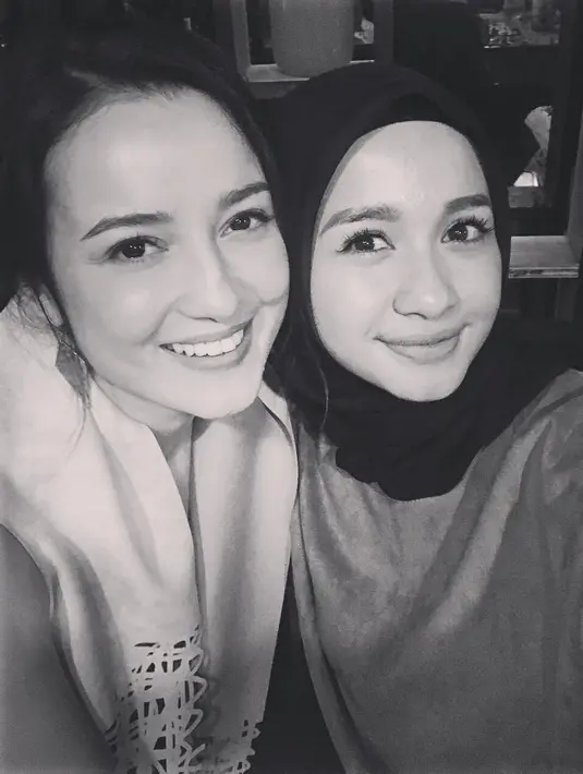 Siapa yang menyangka jika Julie Estelle sudah bersahabat lama dengan Laudya Cynthia Bella. (Foto: instagram.com/julstelle)