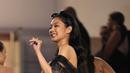 Penampilan perempuan yang dirumorkan menjalin asmara dengan V BTS ini di Cannes, untuk pemutaran perdana film The Idol, menandai debutnya di karpet merah sebagai seorang aktris. (Photo by Scott Garfitt/Invision/AP)
