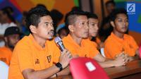 Pemain Persija. Bambang Pamungkas bersama Kapten tim, Ismed Sofyan memberi keterangan jelang syukuran gelar juara Piala Presiden 2018 bersama Dewan Pembina Persija Komjen Pol Syafruddin di Jakarta, Senin (19/2). (Liputan6.com/Helmi Fithriansyah)