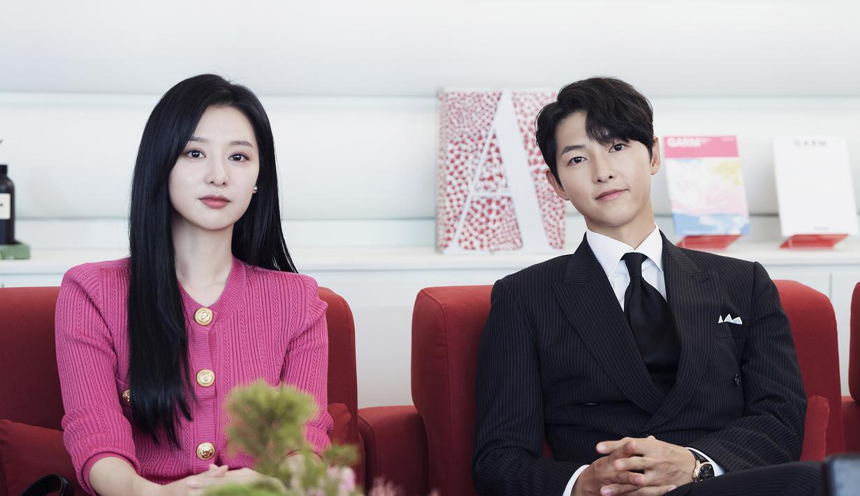 "Aktris Kim Ji Won bekerja keras untuk syuting, dan saya ingin setidaknya memberikan sedikit dukungan. Tapi sepertinya saya hanya bersenang-senang saat syuting," ucap ayah satu anak itu.