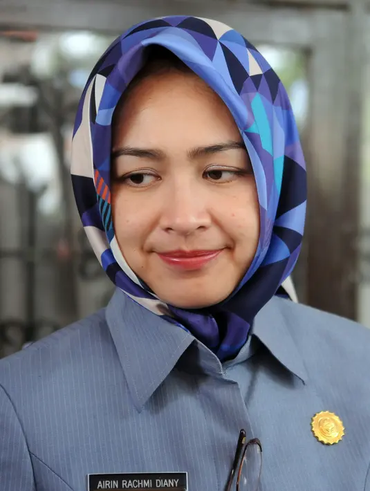 "Bang Narji adalah sahabat dan keluarga bagi kami. Kami atas nama kota Tangerang Selatan turut berduka cita," ujar Airin di rumah duka.  (Adrian Putra/Bintang.com)