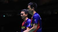 Aksi ganda putra Indonesia, Mohammad Ahsan/Hendra Setiawan, pada babak 16 besar Kejuaraan Dunia Bulutangkis 2022, di Tokyo, Jepang. (PBSI)