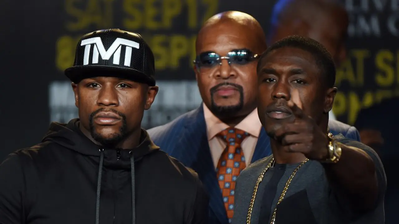 Mayweather vs Berto (AFP PHOTO / MARK RALSTON)
