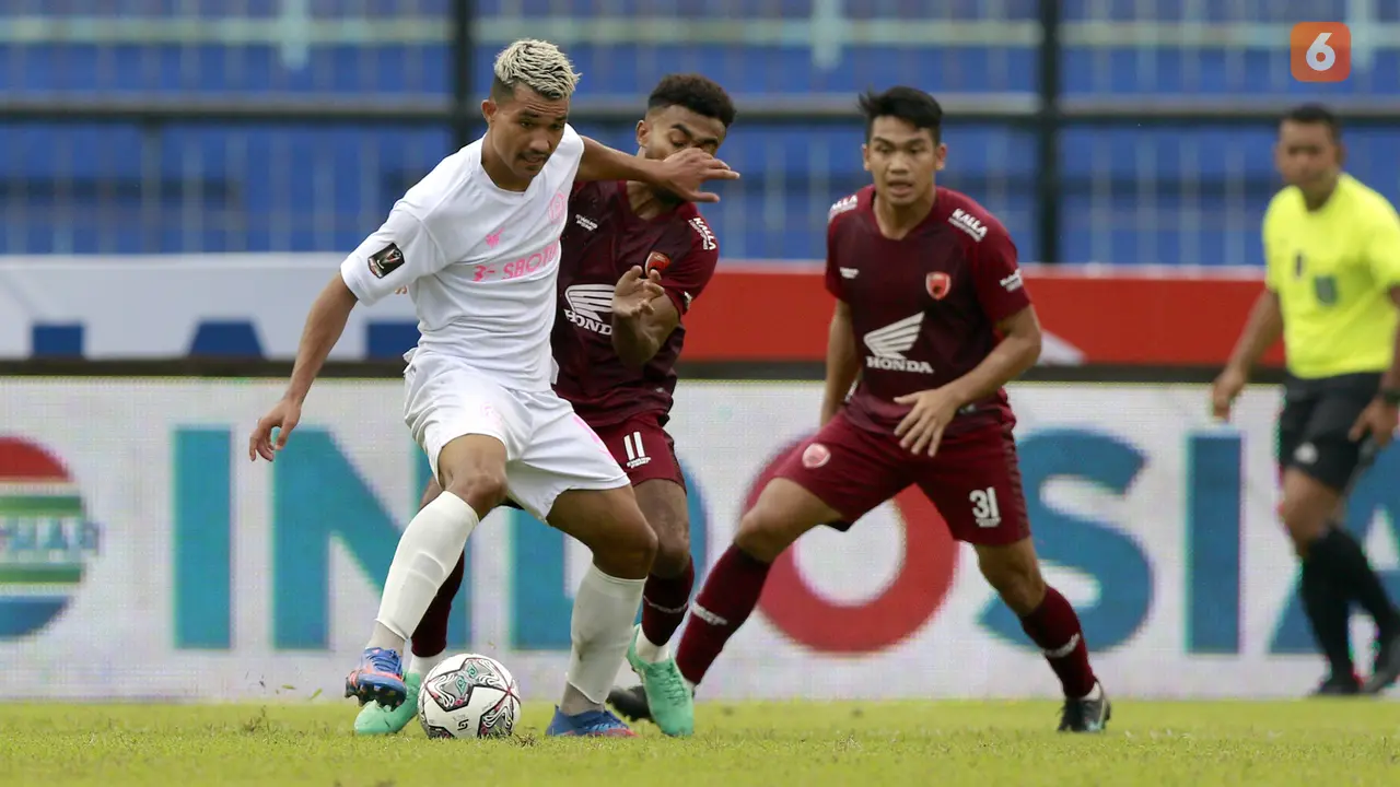 Foto: Penalti Kontroversial Bawa Persikabo 1973 Raih 3 Poin Penuh atas PSM Makassar di Grup D Piala Presiden 2022