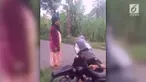 Seorang anak yang juga seorang joki balap liar ciut saat sang emak memarahi dan menyuruhnya pulang ke rumah.