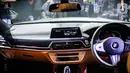 Interior dan panel dalam The New BMW 730Li M Sport dalam peluncuran BMW Seri 7 Long Wheelbase di Jakarta, Kamis (10/10/2019). Kedua varian BMW Seri 7 yang dipasarkan di Indonesia dirakit secara lokal di BMW Production Network 2, Gaya Motor, Sunter, Jakarta. (Liputan6.com/Faizal Fanani)