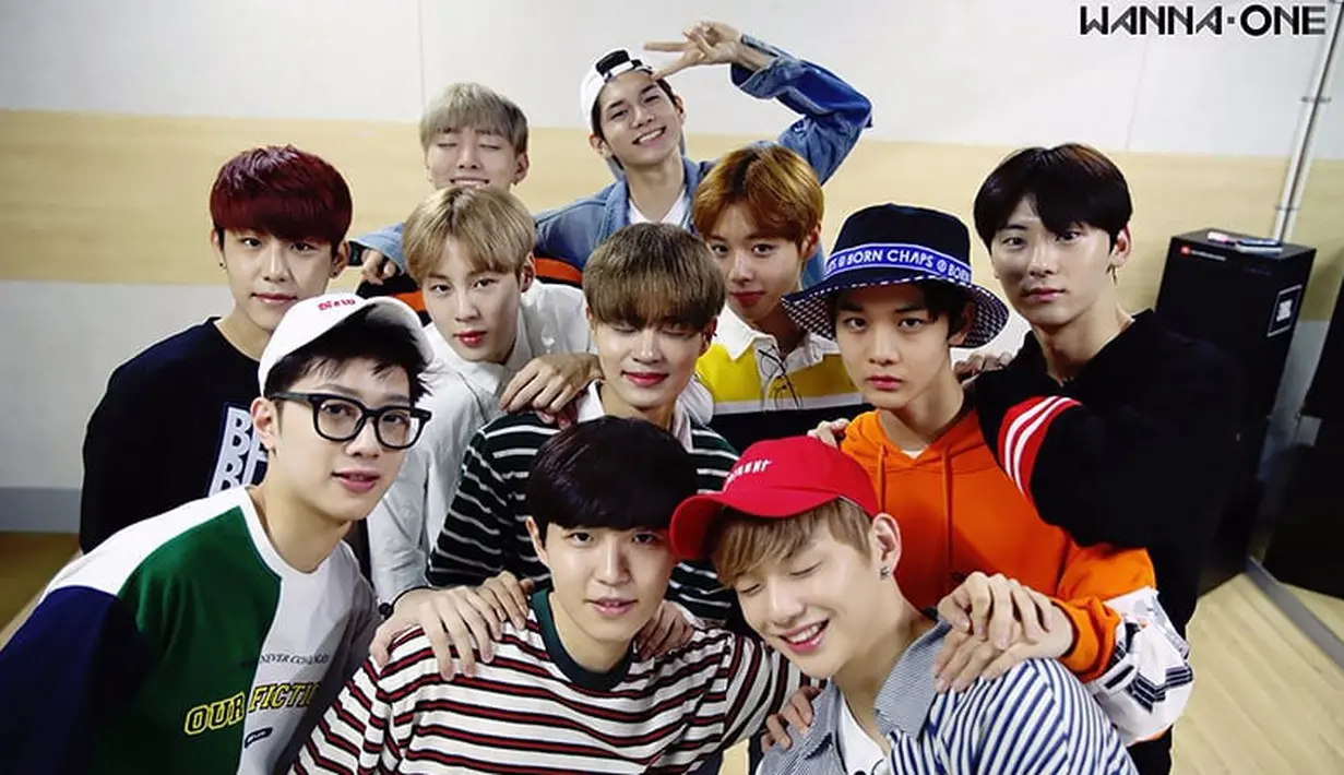 Sedangkan peringkat kedua ditempati oleh Wanna One. Selama satu tahun belakangan ini, nama Wanna One memang meluncur bagaikan roket. (Foto: Soompi.com)