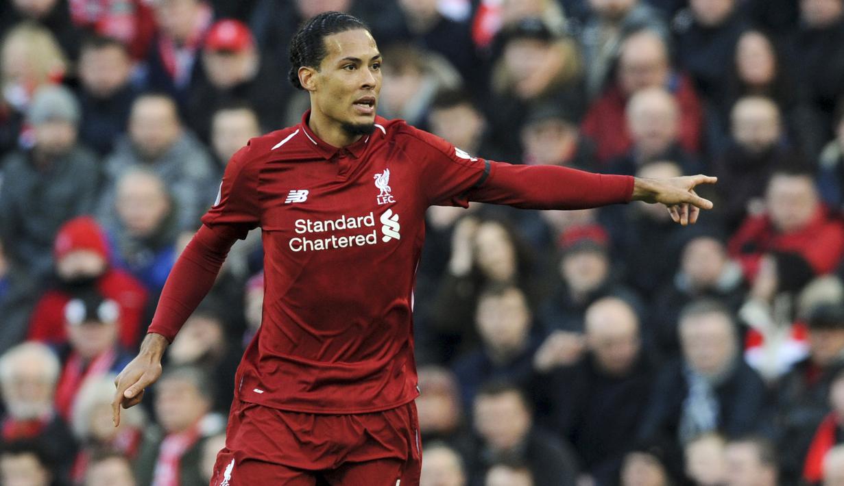 Bek Liverpool, Virgil van Dijk, saat melawan AFC Bournemouth pada laga Premier League di Stadion Anfield, Sabtu (9/2). Liverpool menang 3-0 atas AFC Bournemouth. (AP/Rui Vieira)