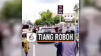 TIANG LISTRIK ROBOH TIMPA MOBIL DI JALANAN