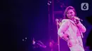 Aksi panggung Marion Jola saat tampil dalam festival musik Love Fest 2020 di Istora Senayan, Jakarta, Sabtu (22/2/2020). Dalam penampilannya Marion membawakan sejumlah lagu hitsnya seperti tak ingin pisah lagi, rayu, favorite sin. (Liputan6.com/Faizal Fanani)