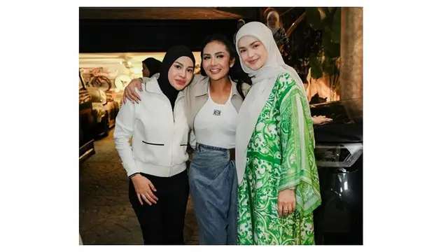 Intip Model Gamis Siti Nurhaliza saat Krisdayanti Berkunjung ke Rumahnya di Malaysia