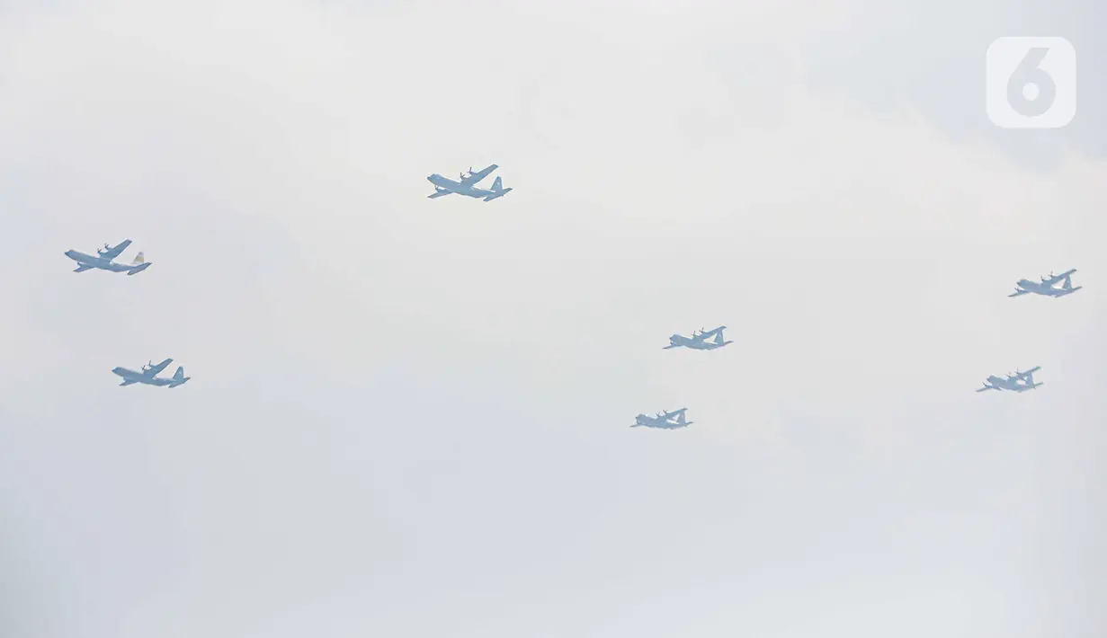 Sekadar informasi, upacara dan defile HUT ke-78 TNI tahun 2023 melibatkan 4.630 personel pasukan san 130 alutsista. (Liputan6.com/Faizal Fanani)