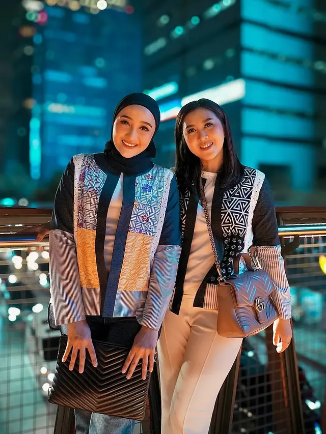 Bestie Sejati, 5 Potret Penti Nur Afiani dan Errina GD yang Hobi Pakai Baju Senada (credit: instagram/pentypenk).