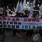 Massa Front Pembela Islam (FPI) dan Forum Umat Islam (FUI) kembali berdemo di depan Gedung DPRD DKI Jakarta, Jumat (31/10/2014). (Liputan6.com/Johan Tallo)