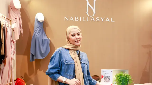 Cynthia Ramlan memperkenalkan brand fashion miliknya Nabilla Syal.