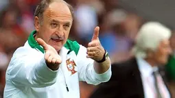 The coach of the Portuguese national football team Luiz Felipe Scolari gestures during the Euro 2008 Championships Group A football match Czech Republic vs. Portugal on June 11, 2008 at Stade de Geneve in Geneva, Switzerland. AFP PHOTO DIMITAR DILKOFF