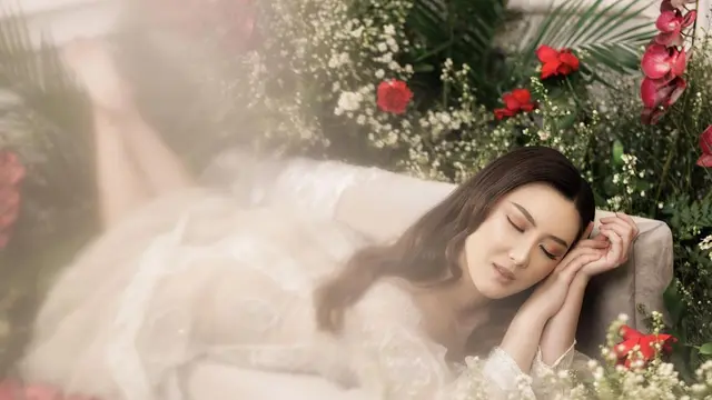 7 Pemotretan Karen Vendela Kekasih Boy William dengan Tema Beauty In Paradise